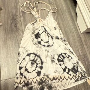 Skemo Monochrome Sleeveless Dress